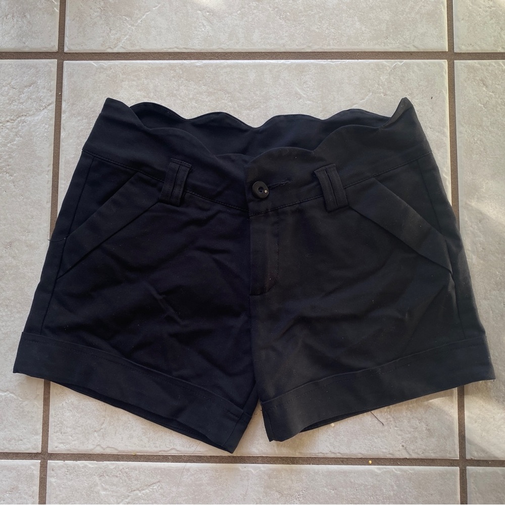 Black Scallop Waist Shorts Size XS